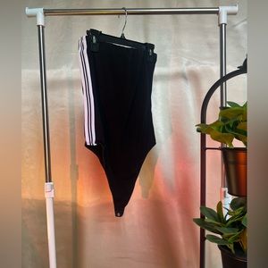 BLACK STRAPLESS BODYSUIT